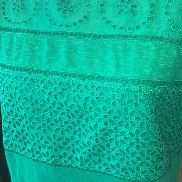 New Talbots green cotton top with eyelet accent - Picture 2 of 5